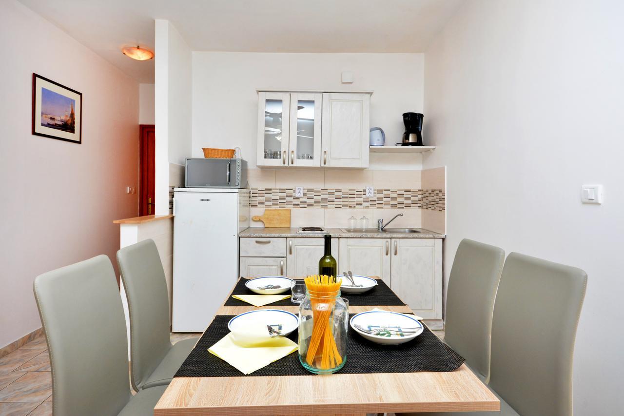 Villa Paris Nečujam Екстериор снимка