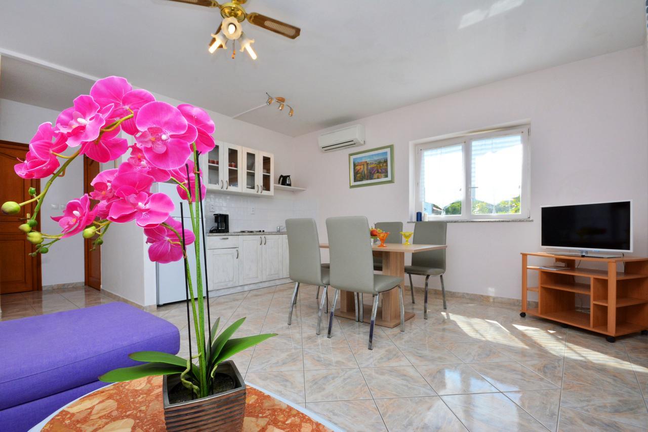 Villa Paris Nečujam Екстериор снимка