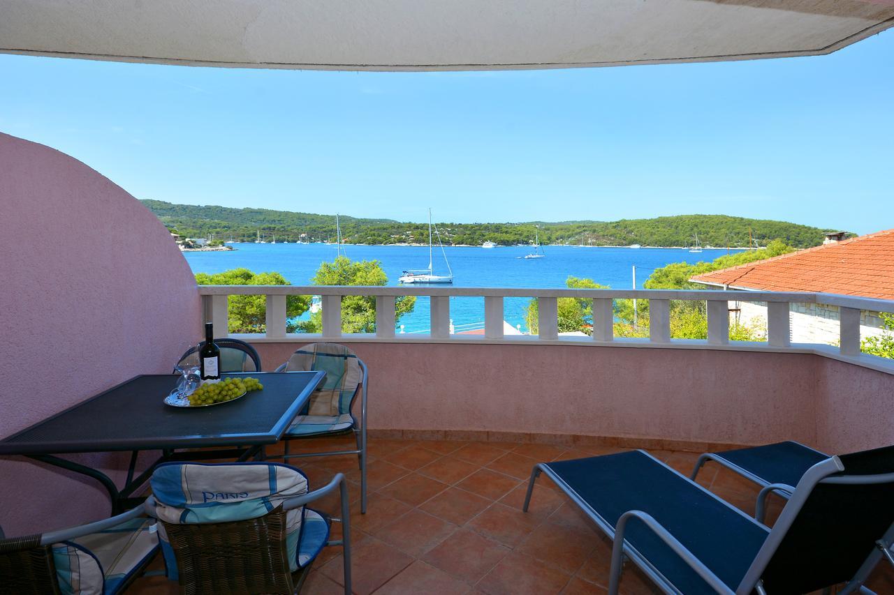 Villa Paris Nečujam Екстериор снимка